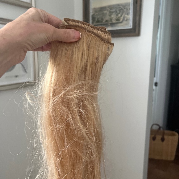 Blond hair extensions - Picture 1 of 3